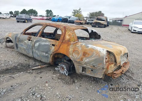 2007 Lincoln Town Car Signature z USA, uszkodzony, nr VIN 1LNHM81V97Y638335